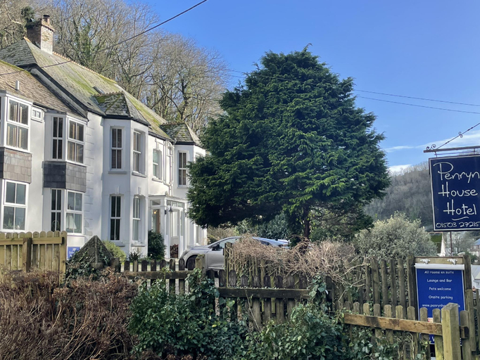 Exterior & Views