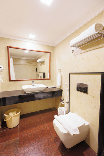 Bathroom 4, Hotel Annamalai International, Puducherry