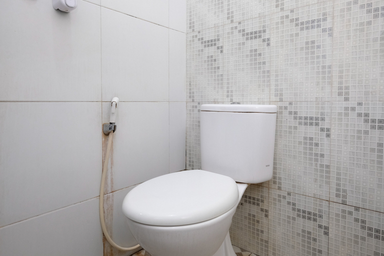 Bathroom 3, RedDoorz near Mojokerto Train Station, Mojokerto