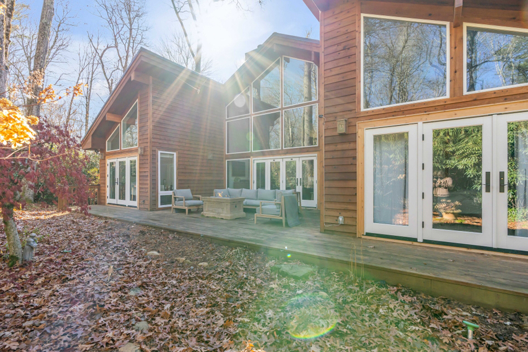Interior 2, Sunlight Chalet, Ultimate Highlands Destination, Macon