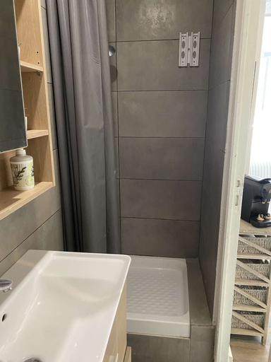 Bathroom 2, Studio 3 L'Éclat du faubourg Orléans, Loiret