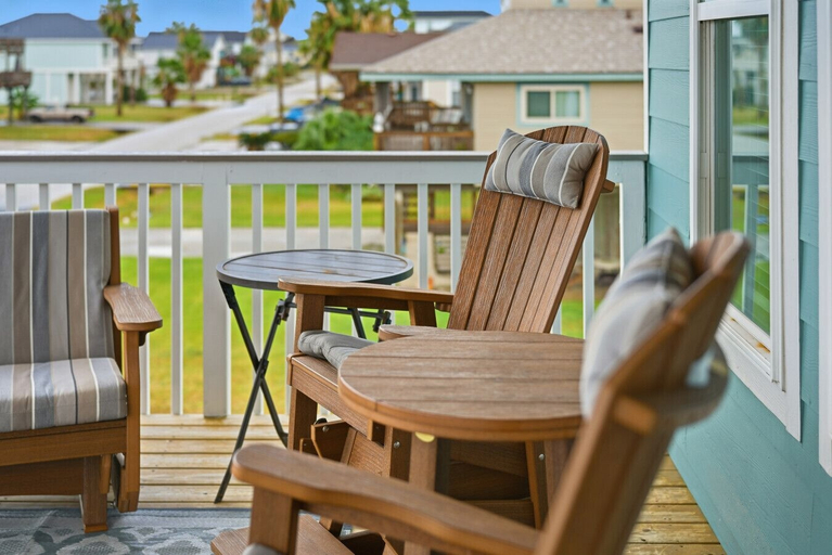 Interior 4, Walk to Beach Deck Patio Fenced Yard, Galveston
