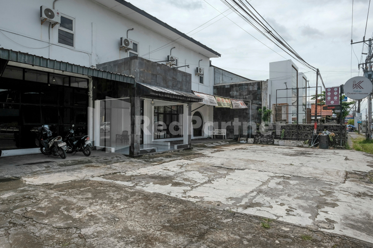 Exterior & Views 2, Katup Guest House Syariah Mitra RedDoorz, Bantul