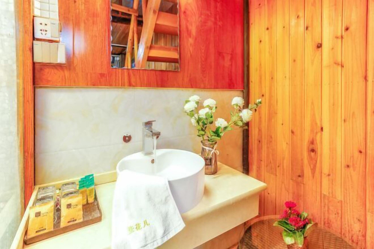 Bathroom 3, Flowers Hotel, Lijiang
