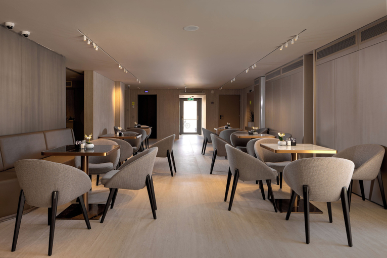 Dining 4, Light Filled Modern Eilat Getaway