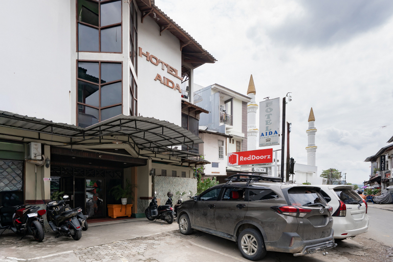 Exterior & Views, RedDoorz Syariah near Pasar Pagi Samarinda, Samarinda