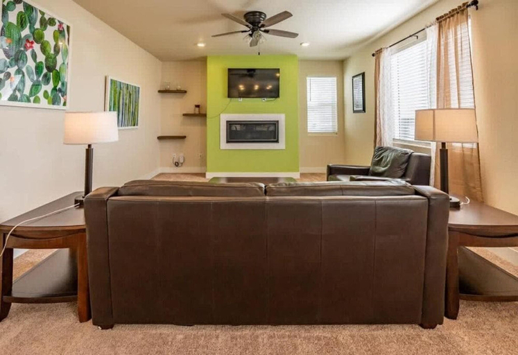 Room 5, Elegant Spacious 4BR Home Peyton, El Paso