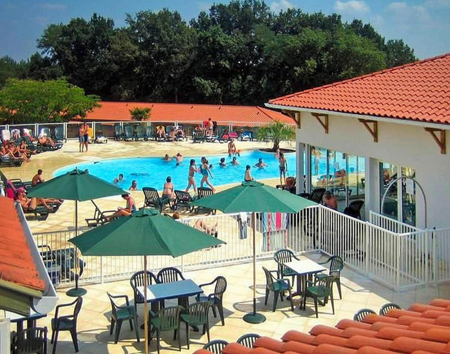 Pool 5, Stylish Resort Stay in Cassen for 4, Landes