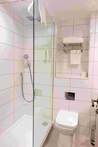 Bathroom 4, Cedar Court Huddersfield, Kirklees