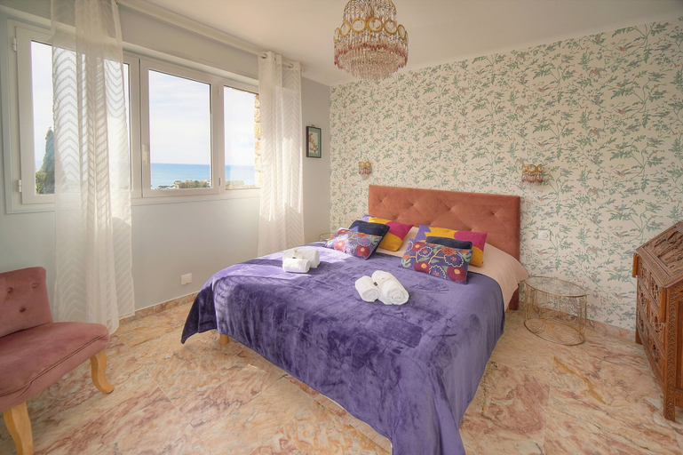 Room 5, 160m2-a C-vue Mer Terrasse Parking A3b132, Alpes-Maritimes