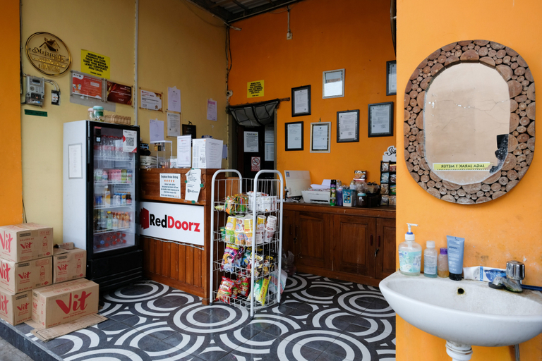 Others 4, RedDoorz near Mojokerto Train Station, Mojokerto