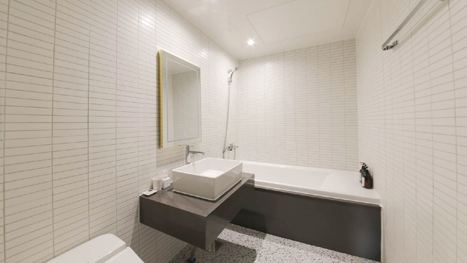Bathroom 4, Gimhae The Van Hotel, Gimhae