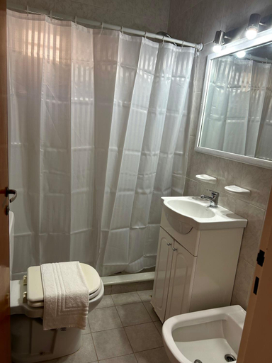Bathroom 3, Hotel Bahia Madryn, Biedma