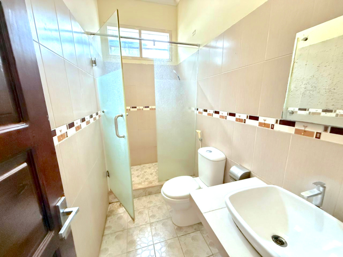 Bathroom 4, Caredek Hotel, Solok