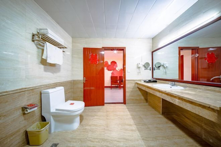 Bathroom 3, Jingyugong Hotel, Baiyin