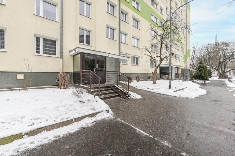 Front of property, Lumina 3-rooms apartment with parking, Warsaw