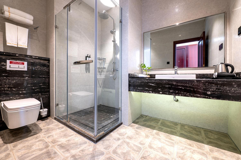 Bathroom 5, V V Hotel Battambang, Svay Pao