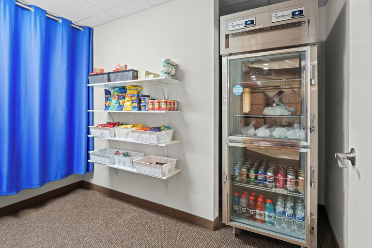 Food & Drinks 5, Elk Island Studios – Lamont, Division No. 10
