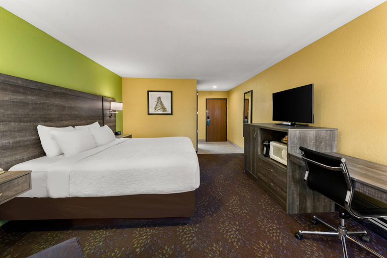 Bedroom 3, Quality Inn Warrensburg, Johnson