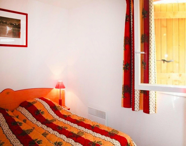 Room 4, Stylish Resort Stay in Cassen for 4, Landes