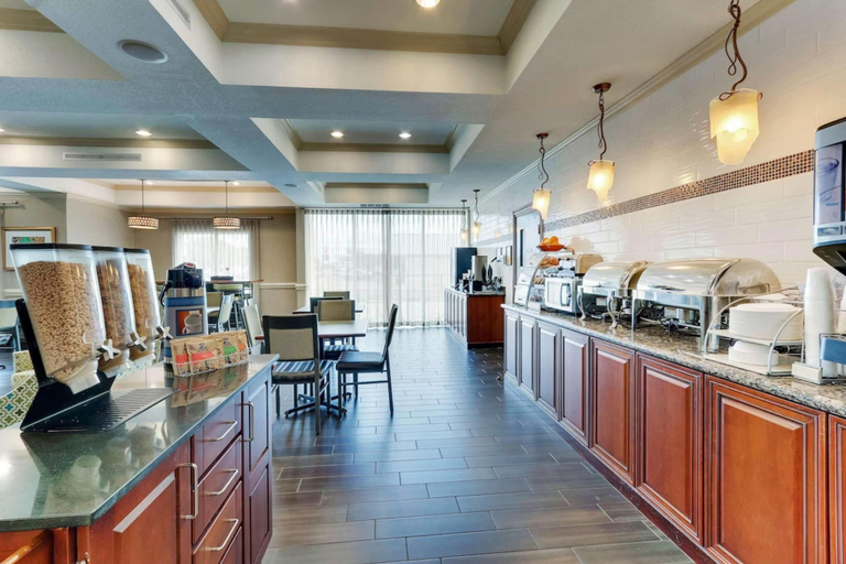 Food & Drinks 5, Comfort Inn & Suites Waco Woodway, McLennan
