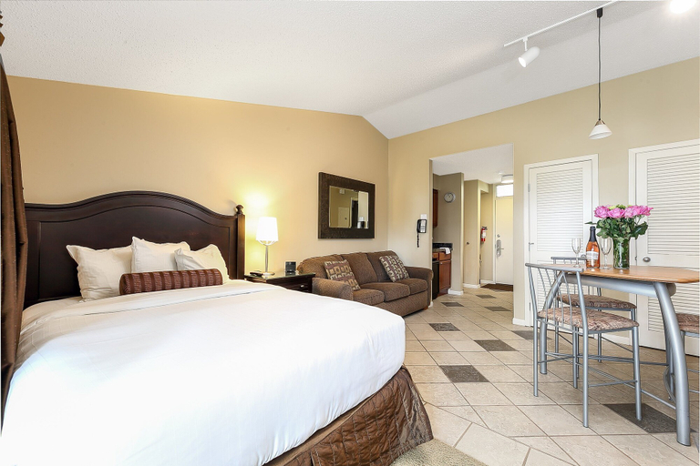 Interior 3, Lake Views at The Shores Great Location 5693, Grand Traverse