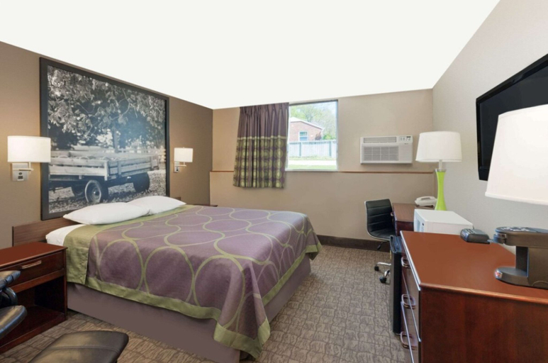 Bedroom 3, Super 8 by Wyndham Carroll, Carroll