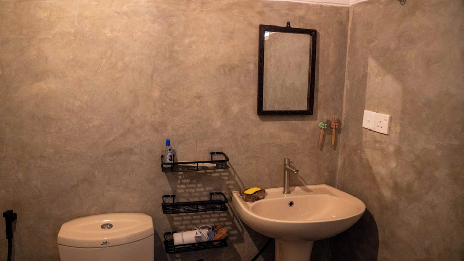 Bathroom 4, Jayanti guest house, Dambulla