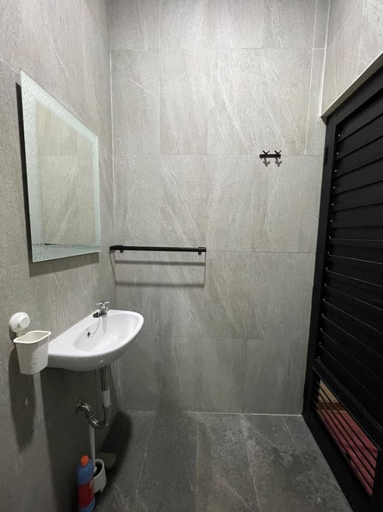 Bathroom 5, Casadena Malang F21, Malang