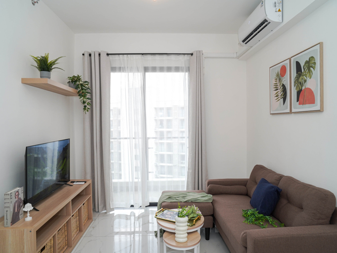 Living Room 2, Tranquil 2BR for 4 Pax at Sky House BSD Apartment By Travelio, Tangerang Selatan