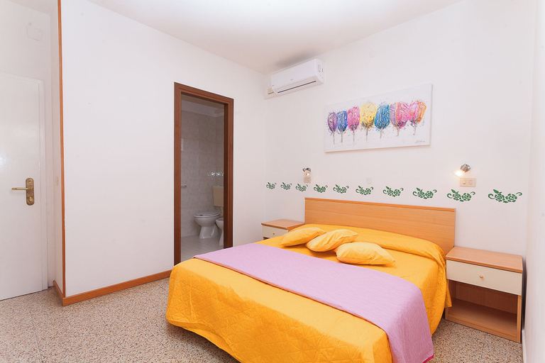 Bedroom 2, Hotel Amalfi & Dependance, Udine