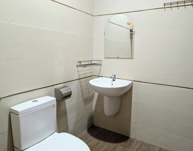 Bathroom 3, Cam Uyen Hotel, Lâm Hà
