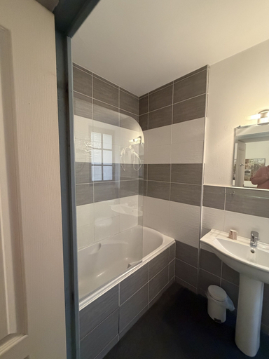 Bathroom 5, Le coin des Halles, Lot