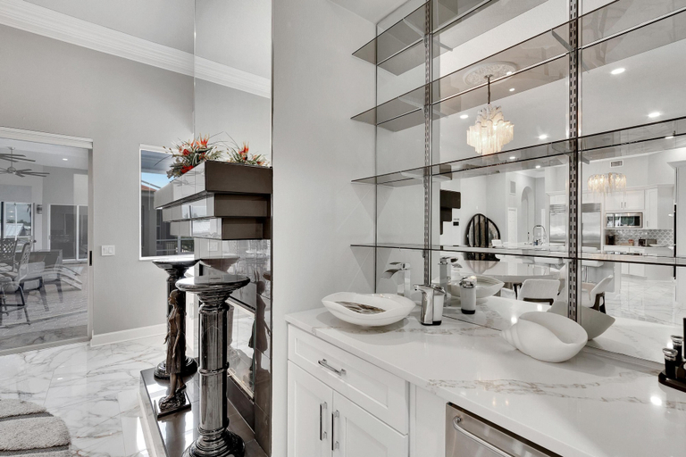 Interior 5, Luxurious Retreat at our Canal Front Pool Home 5BR, Hillsborough
