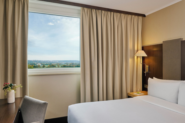 Bedroom 3, NH Stuttgart Airport, Esslingen