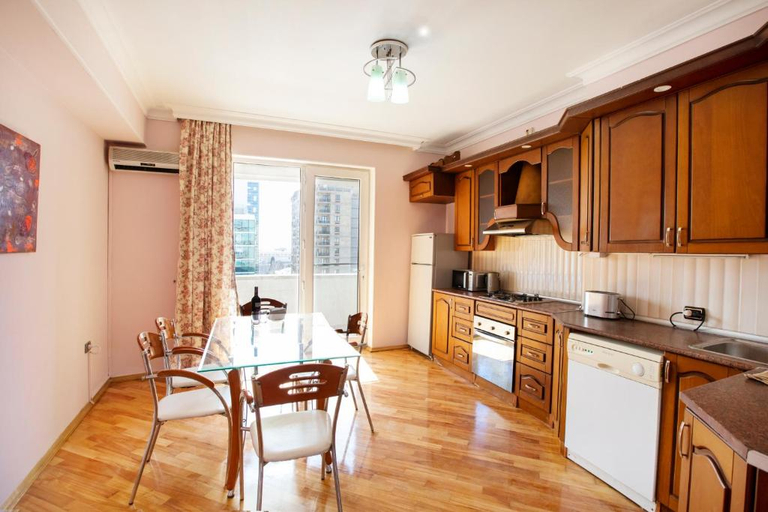 Others 5, Leyla 1 – Apartments, Baku