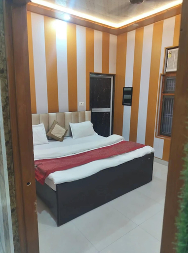 Room 4, Hotel Maa Sharda palace, Faizabad