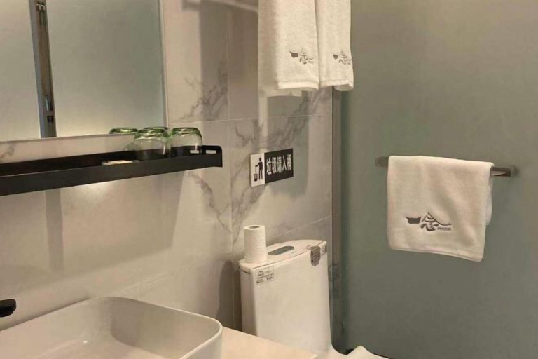 Bathroom 3, Yinian Hostel, Chongqing