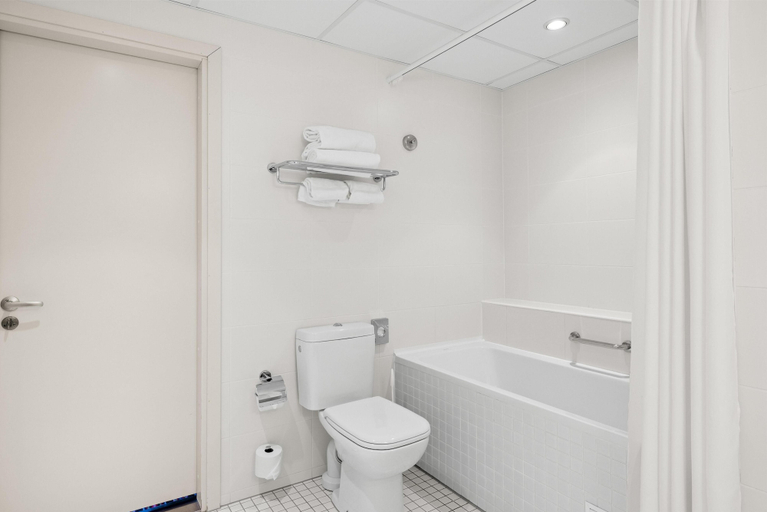 Bathroom 5, Park Inn by Radisson Meriton Conference & Spa Hotel Tallinn, Tallinn