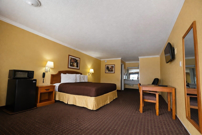 Bedroom 3, Rodeway Inn Killeen near Fort Hood, Bell