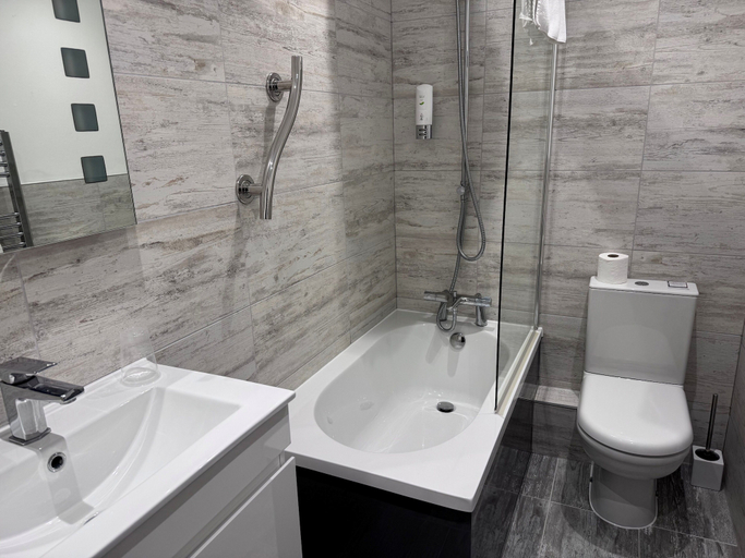 Bathroom 4, Camelia Hotel, Southend-on-Sea