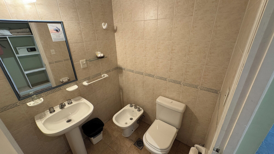 Bathroom 4, Wilson Hotel, Capital