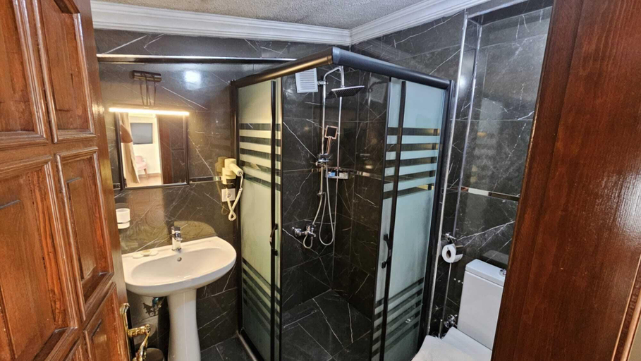 Bathroom 5, Ottoman Elegance Hotel, Fatih