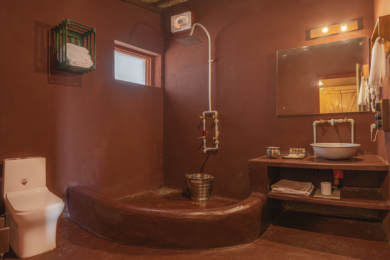 Bathroom 3, A Kasauli Ggaon by Echor, Solan