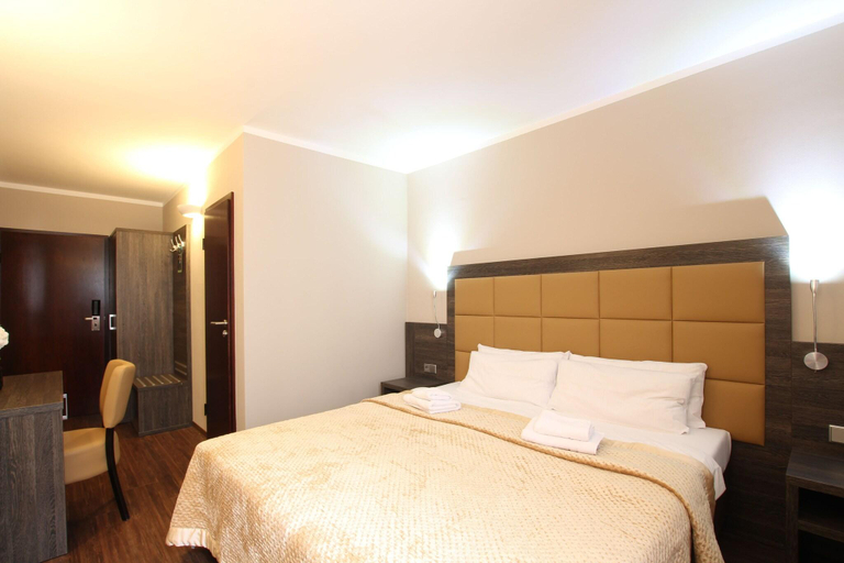 Bedroom 3, Delta, Berlin