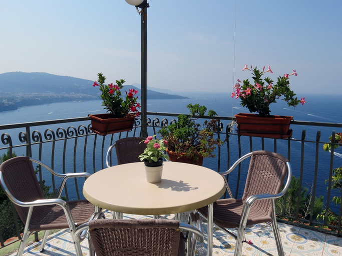 Public Area, Baia Serena, Napoli