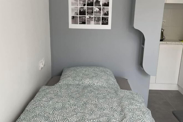 Room 5, Charming Studio near Châtelet Saint Sauveur, Paris