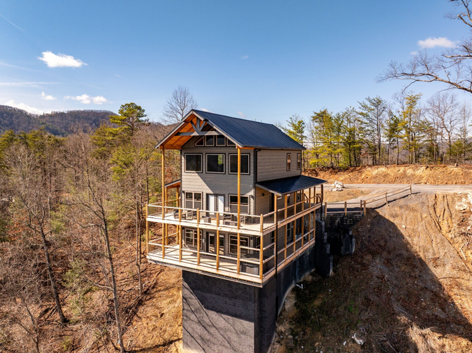 Exterior 5, Jerne To The Top 4 Bedroom Cabin, Sevier