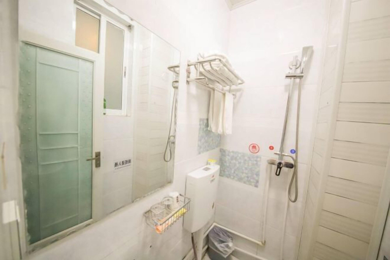 Bathroom 4, Meet Inn, Dali Bai