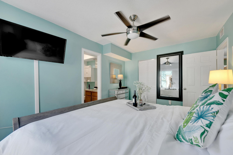 Interior 3, Newly Renovated 2 Beds 2 Baths Condo in St Pete Beach, Pinellas